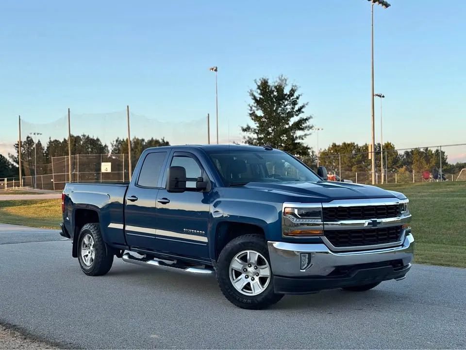 Chevrolet Silverado 1500 LT Double Cab 4WD (2017) - Gasoline